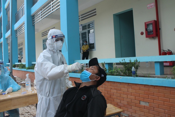 Chủ tịch UBND tỉnh Đồng Nai yêu cầu đẩy nhanh tiến độ tiêm vắc-xin phòng COVID-19 - Ảnh 1.