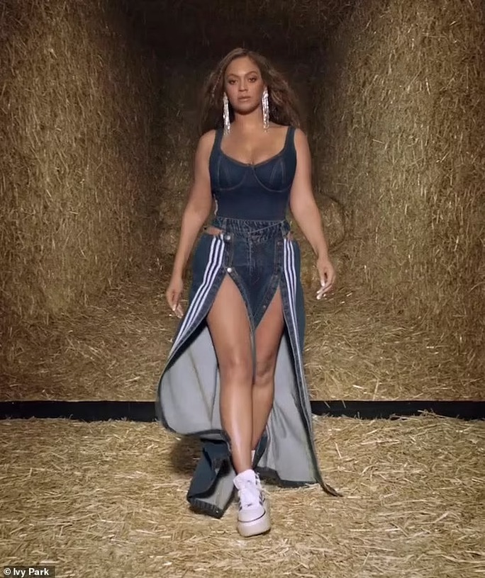 Danh ca Beyonce trình diễn, khoe đường cong “bốc lửa” - Ảnh 7.