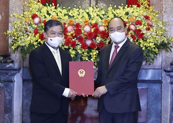 Chủ tịch nước trao quyết định bổ nhiệm Đại sứ Việt Nam tại Campuchia - Ảnh 1.