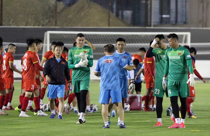 Thẩy Park cùng các tuyển thủ mổ băng trước trận gặp đối thủ từng tham gia World Cup - Ảnh 3.