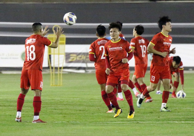 Thẩy Park cùng các tuyển thủ mổ băng trước trận gặp đối thủ từng tham gia World Cup - Ảnh 7.