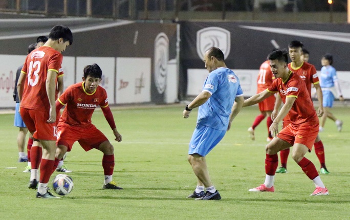 Thẩy Park cùng các tuyển thủ mổ băng trước trận gặp đối thủ từng tham gia World Cup - Ảnh 11.