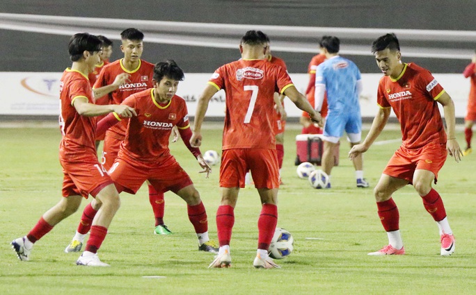Thẩy Park cùng các tuyển thủ mổ băng trước trận gặp đối thủ từng tham gia World Cup - Ảnh 8.