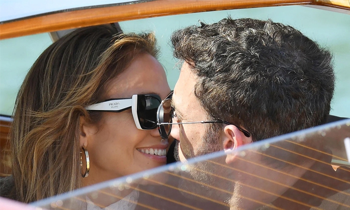 Hình ảnh Jennifer Lopez và Ben Affleck tình tứ tại Ý gây sốt - Ảnh 11.