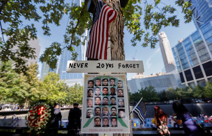 Nước Mỹ tưởng niệm sự kiện 11-9-2001, ông Trump lên tiếng - Ảnh 9.