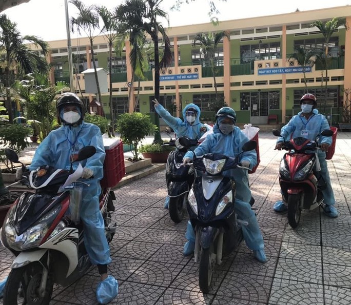 TP HCM: Hết ngày 15-9 phải hoàn thành giao sách giáo khoa đến học sinh - Ảnh 1.