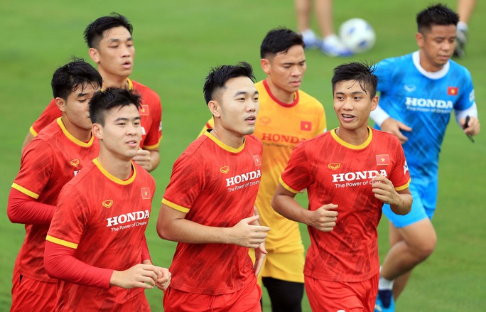 Đội tuyển Việt Nam đội mưa rèn luyện trước trận đại chiến với tuyển Trung Quốc - Ảnh 5.