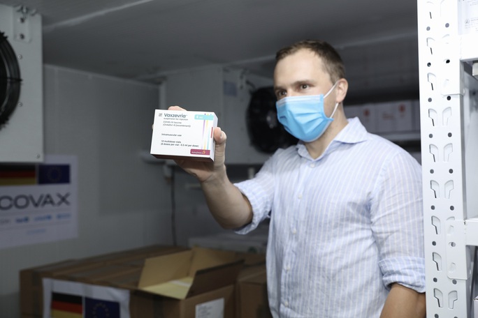 852.480 liều vắc-xin Đức hỗ trợ về đến Việt Nam - Ảnh 4. 852.480 liều vắc-xin Đức hỗ trợ về đến Việt Nam - Ảnh 4.