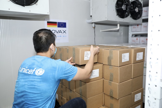 852.480 liều vắc-xin Đức hỗ trợ về đến Việt Nam - Ảnh 5. 852.480 liều vắc-xin Đức hỗ trợ về đến Việt Nam - Ảnh 5.