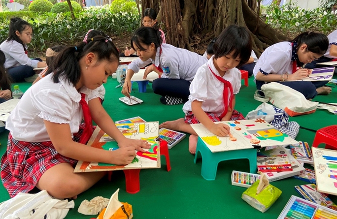Triển lãm trực tuyến Giải thưởng Mỹ thuật thiếu nhi - Ảnh 1.