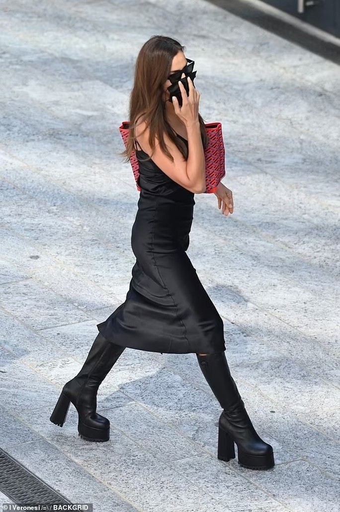 Siêu mẫu Irina Shayk tỏa sáng trên sàn diễn thời trang - Ảnh 3.