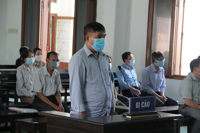 Xét xử vụ lộ đề thi công chức ở tỉnh Phú Yên: Nhiều nguyên cán bộ sở, ngành hầu tòa - Ảnh 3.