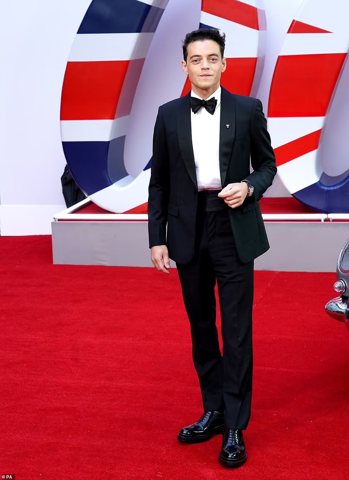 Công nương Kate Middleton lộng lẫy trên thảm đỏ - Ảnh 8. Công nương Kate Middleton lộng lẫy trên thảm đỏ - Ảnh 8.