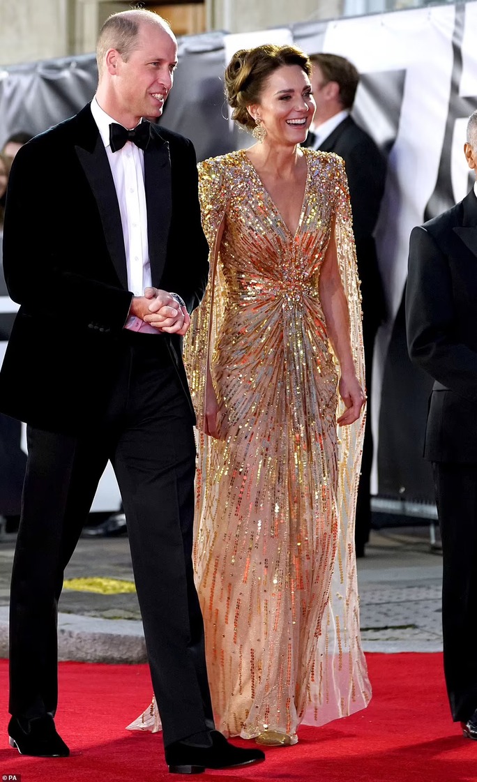 Công nương Kate Middleton lộng lẫy trên thảm đỏ - Ảnh 2.