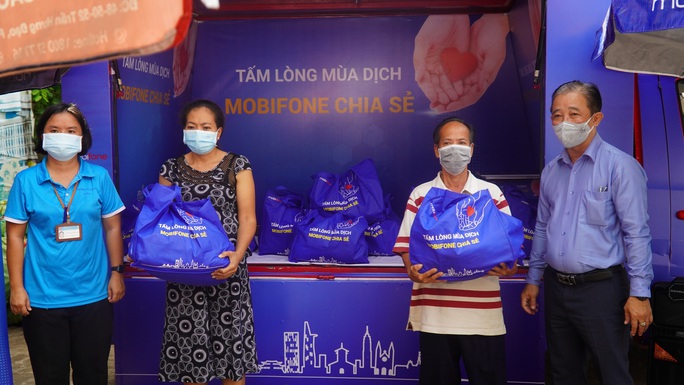 Chương trình Thực phẩm miễn phí cùng cả nước chống dịch” đến quận 3 và quận Phú Nhuận - Ảnh 4.