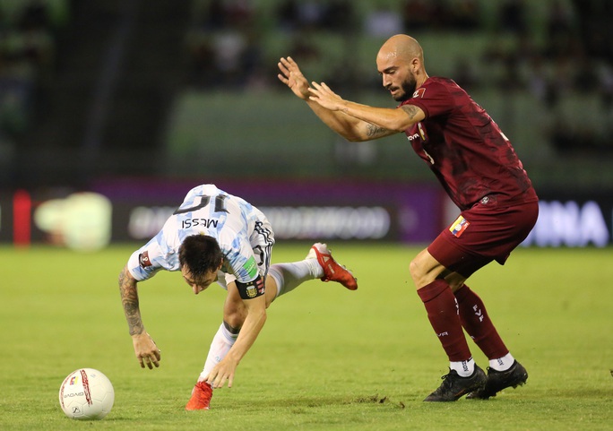 Messi bị triệt hạ, tân vương Argentina thắng nhàn nhã Venezuela - Ảnh 2.