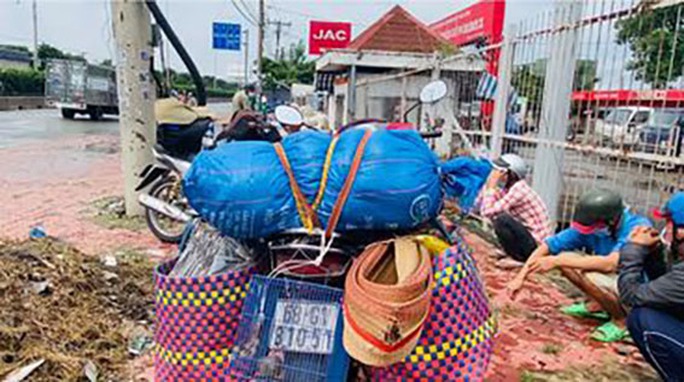 Nghe tin TP HCM nới lỏng, người dân kéo về quê nhưng phải quay trở lại - Ảnh 3.