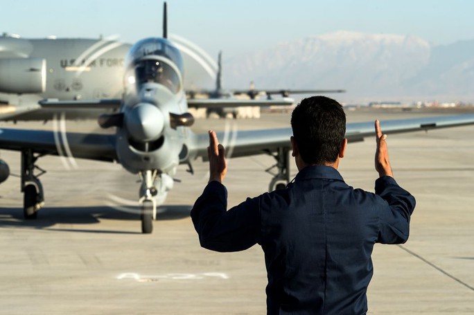 Tình cảnh bi đát của các phi công Afghanistan được Mỹ đào tạo - Ảnh 5.