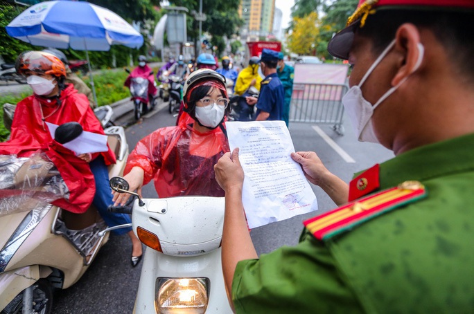 Cấp giấy đi đường mới thế nào cho 6 nhóm đối tượng, lĩnh vực được hoạt động ở Hà Nội? - Ảnh 1.