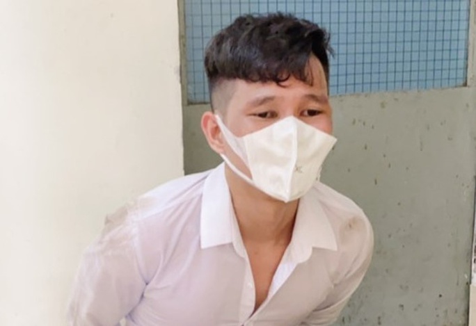 Kiểm soát phòng, chống Covid-19, phát hiện tài xế taxi mang súng đi giao ma túy - Ảnh 1.