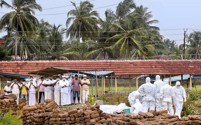 Ấn Độ chạy đua kiểm soát virus chết chóc hơn cả Covid-19 - Ảnh 2.