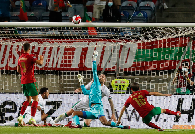 Vòng loại World Cup 2022: Bồ Đào Nha mơ nhất bảng, Pháp lung lay ngôi đầu - Ảnh 3.