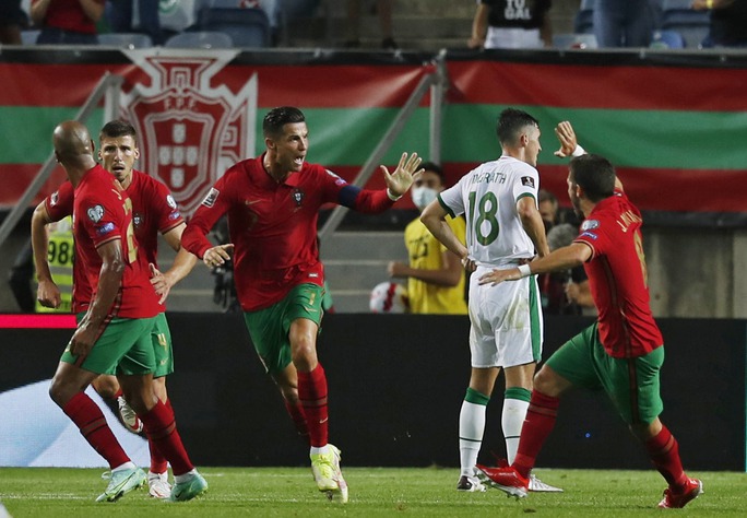 Vòng loại World Cup 2022: Bồ Đào Nha mơ nhất bảng, Pháp lung lay ngôi đầu - Ảnh 1.