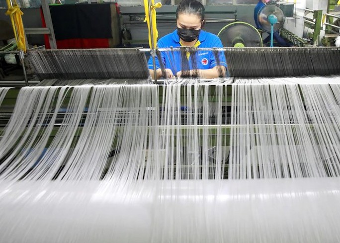 Biến chai nhựa thành đồ bảo hộ chống dịch - Ảnh 1. Biến chai nhựa thành đồ bảo hộ chống dịch - Ảnh 1.