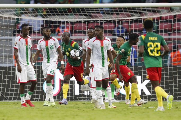 Chủ nhà Cameroon ngược dòng, hạ Burkina Faso mở màn CAN 2021 - Ảnh 12.