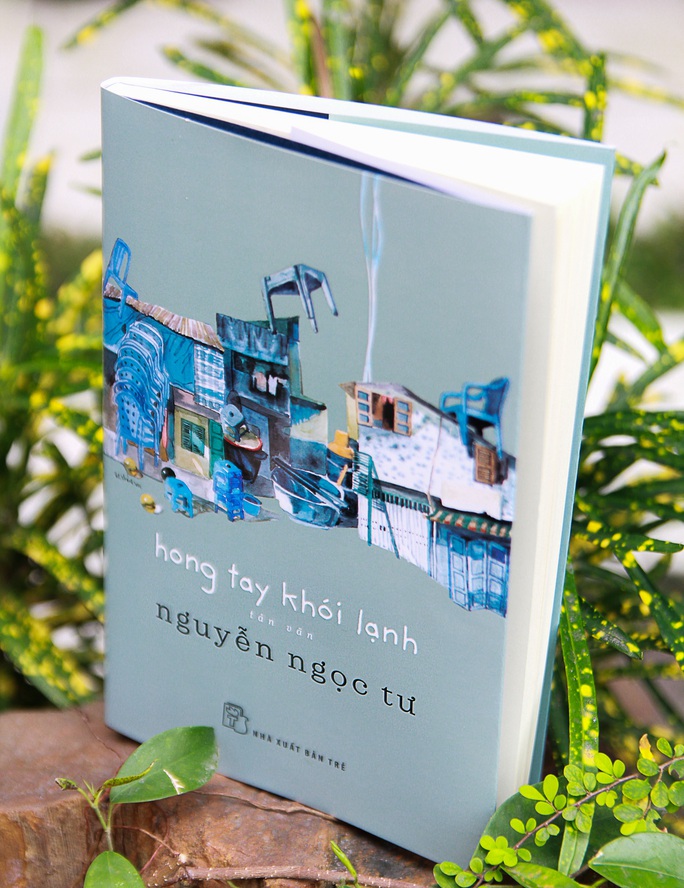 Nhà văn Nguyễn Ngọc Tư tái xuất với Hong tay khói lạnh - Ảnh 1. Nhà văn Nguyễn Ngọc Tư tái xuất với Hong tay khói lạnh - Ảnh 1.