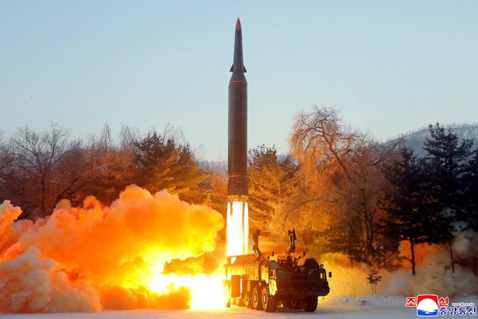 Nghi vấn lãnh đạo Triều Tiên giám sát vụ phóng tên lửa sau gần 2 năm - Ảnh 1.