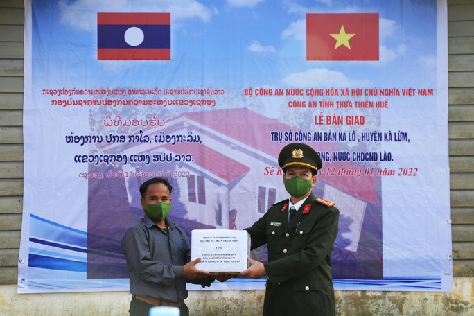 Khánh thành trụ sở làm việc công an bản Ka Lô nước bạn Lào - Ảnh 2.