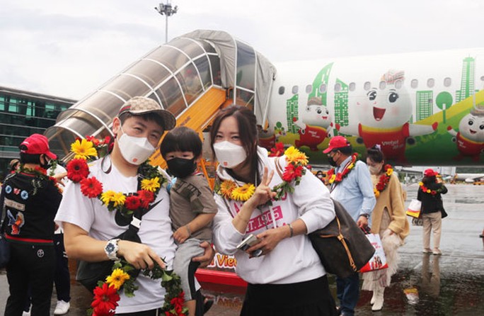 Đẩy mạnh khai thác khách du lịch bằng đường hàng không đến Phú Quốc - Ảnh 1.
