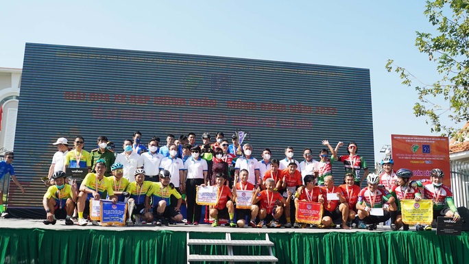 Hơn 200 tay đua phong trào hào hứng tham dự giải đua xe đạp mừng xuân - Ảnh 4.