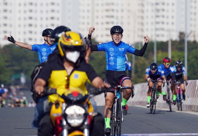 Hơn 200 tay đua phong trào hào hứng tham dự giải đua xe đạp mừng xuân - Ảnh 3.