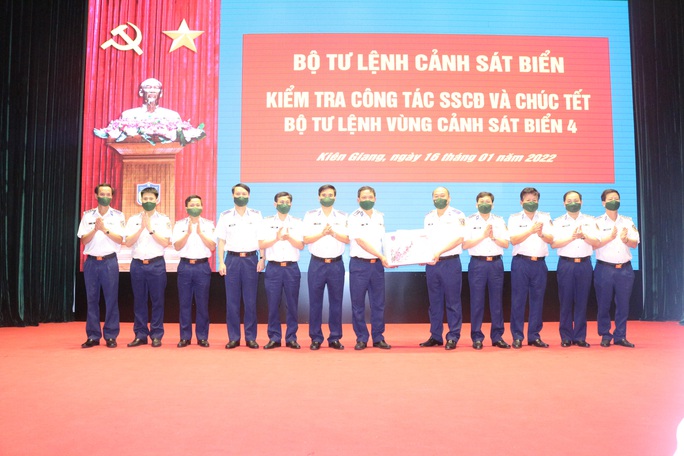 Thiếu tướng Lê Quang Đạo thăm và chúc Tết Vùng Cảnh sát biển 4 - Ảnh 3.
