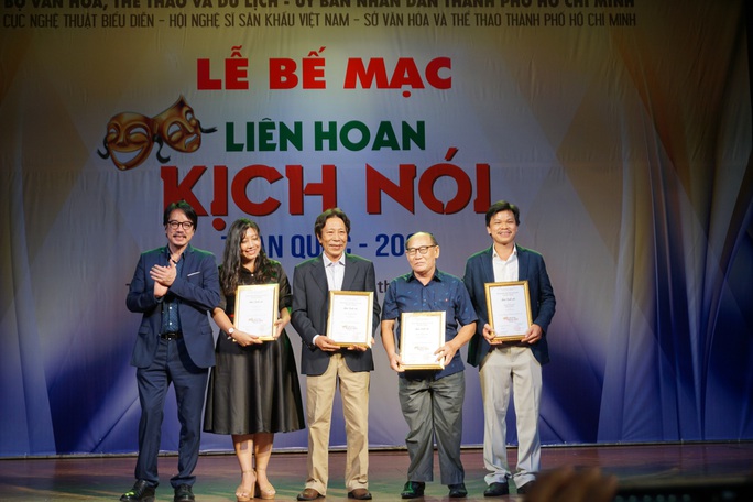 Hoài Linh, Việt Hương và nhiều ngôi sao kịch đoạt HCV - Ảnh 4.
