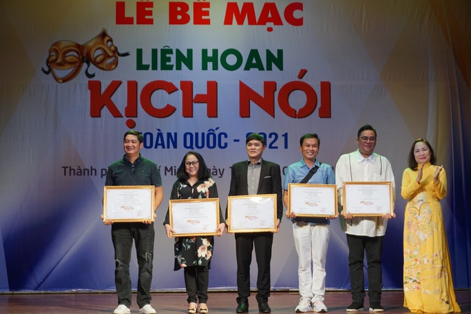 Hoài Linh, Việt Hương và nhiều ngôi sao kịch đoạt HCV - Ảnh 3.