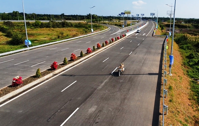 Chủ tịch nước phát lệnh thông xe kỹ thuật tuyến cao tốc Trung Lương - Mỹ Thuận - Ảnh 13.