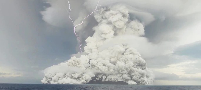 Bí ẩn bủa vây vụ phun trào núi lửa - động đất - sóng thần ở Tonga - Ảnh 1.