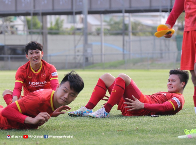 Buổi tập thứ hai của đội tuyển Việt Nam thu hút kiều bào Úc đến cổ vũ - Ảnh 4.