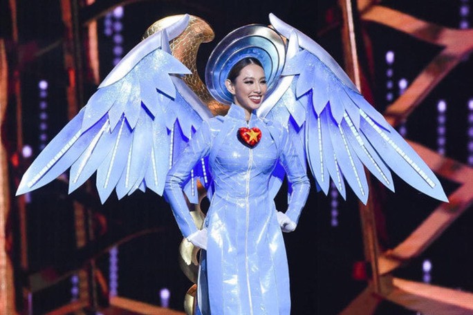Hoa hậu Nguyễn Thúc Thùy Tiên tặng trang phục cho bảo tàng - Ảnh 3.