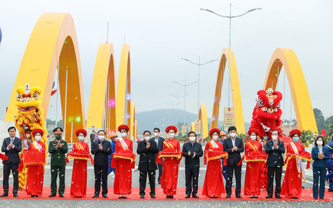 Thủ tướng Phạm Minh Chính dự khánh thành công trình hạ tầng giao thông lớn tại Quảng Ninh - Ảnh 2.