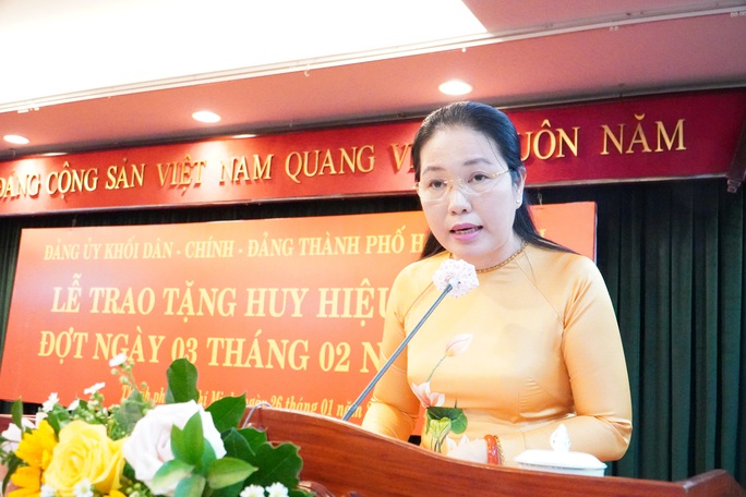 TP HCM: Ông Nguyễn Văn Lưu nhận Huy hiệu 40 năm tuổi Đảng - Ảnh 2.