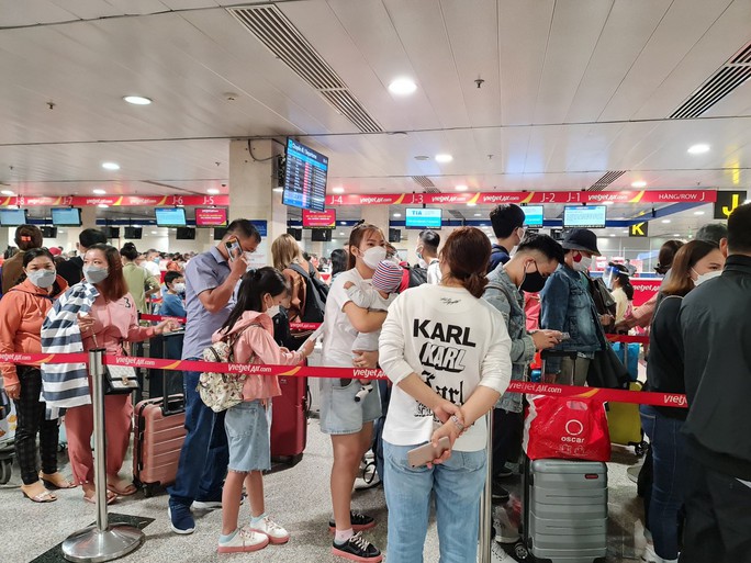 Sân bay Tân Sơn Nhất ngày 24 tháng Chạp: Đón hơn 63.000 lượt khách - Ảnh 12.