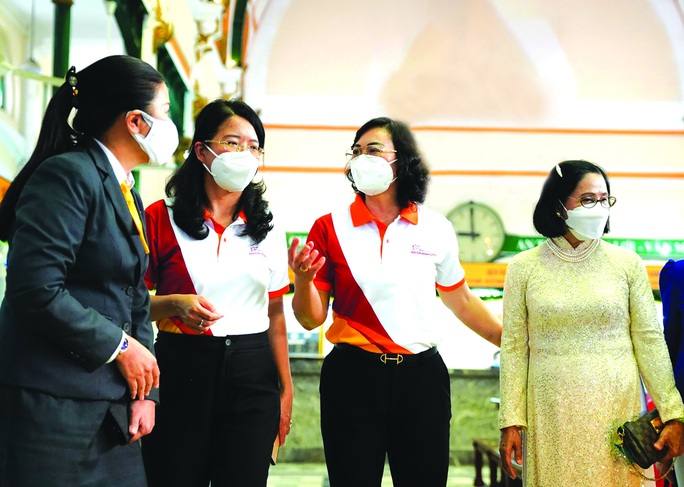 TP HCM - một năm vất vả, nghĩa tình - 4