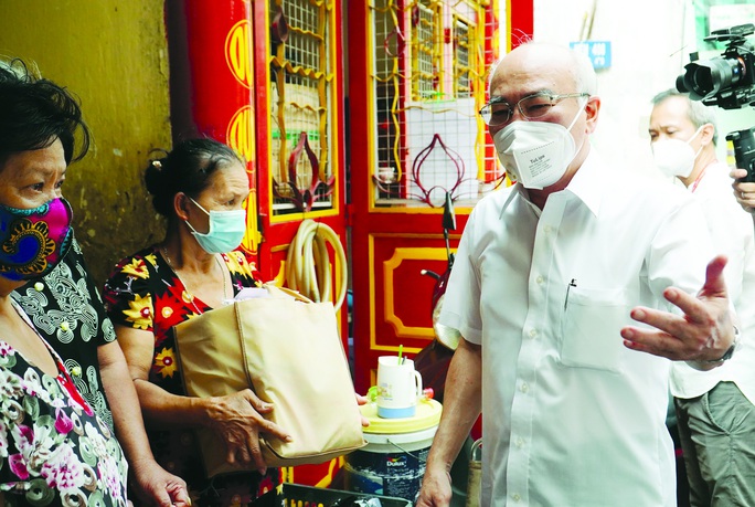 TP HCM - một năm vất vả, nghĩa tình - 9