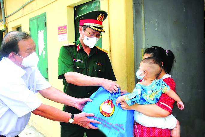 TP HCM - một năm vất vả, nghĩa tình - 10