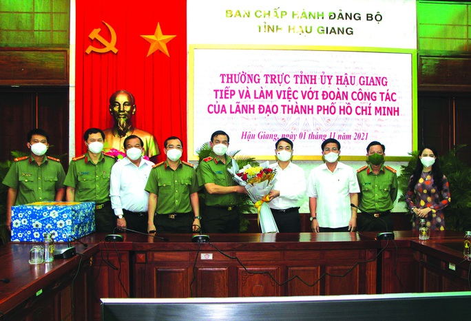 TP HCM - một năm vất vả, nghĩa tình - 11