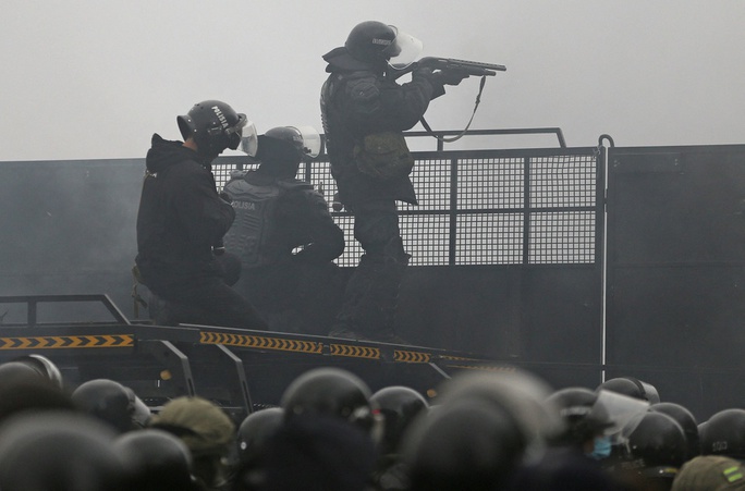 Bạo lực lan rộng ở Kazakhstan, liên quân Nga điều lực lượng đến bình ổn - Ảnh 3.